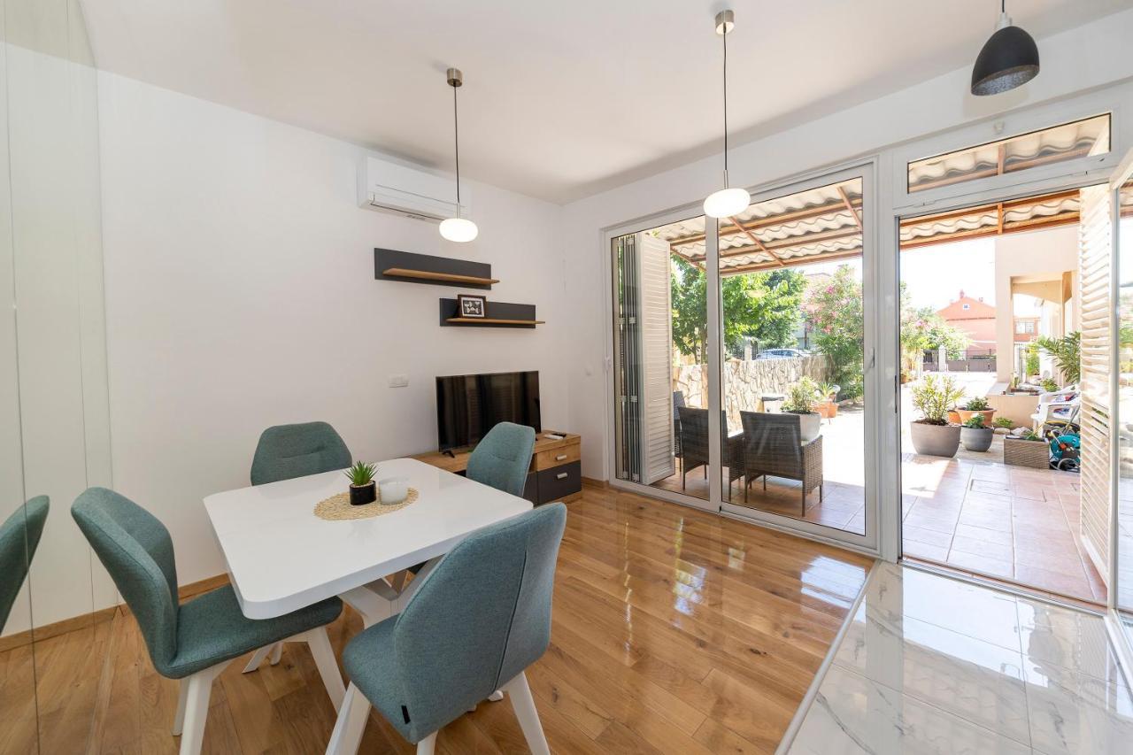 Duffys Apartment Zadar Exterior foto